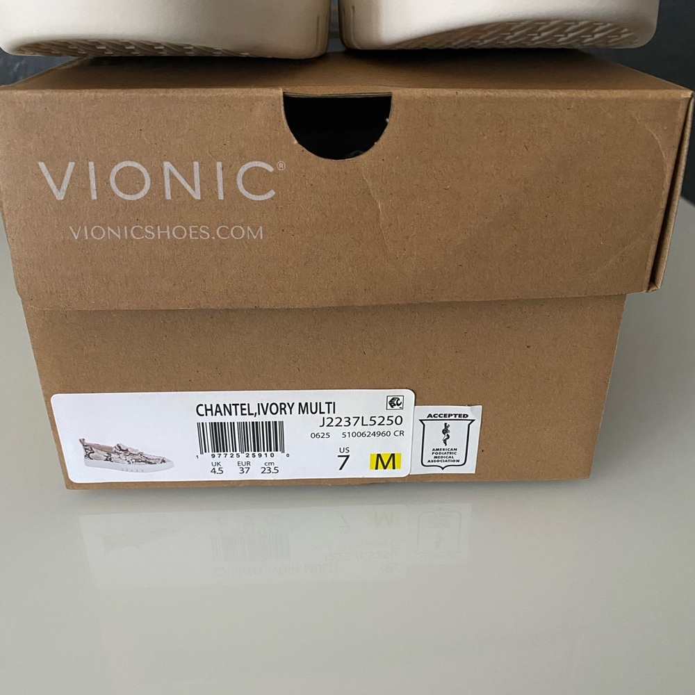 VIONIC - “Chantel” Ivory Multi Loafers, Women’s Sz 7M - Picture 4 of 4